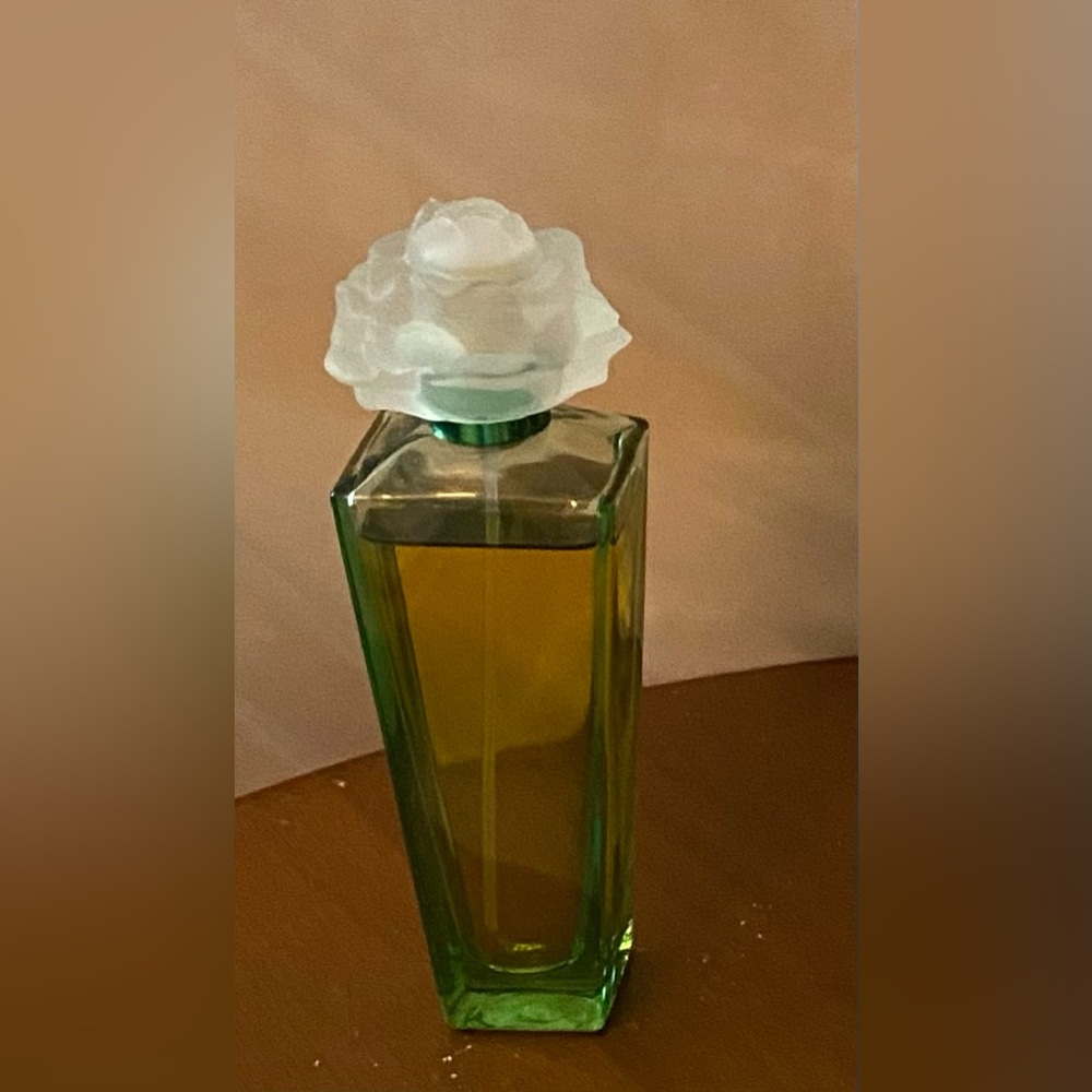 Gardenia by Elizabeth Taylor (pre-owned)